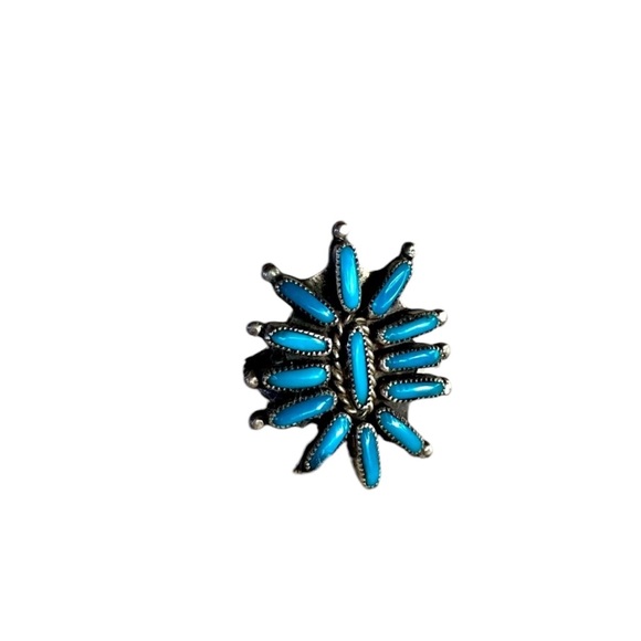 Vintage .925 Needlepoint Style Zuni Navajo Style Turquoise Ring - Picture 6 of 15